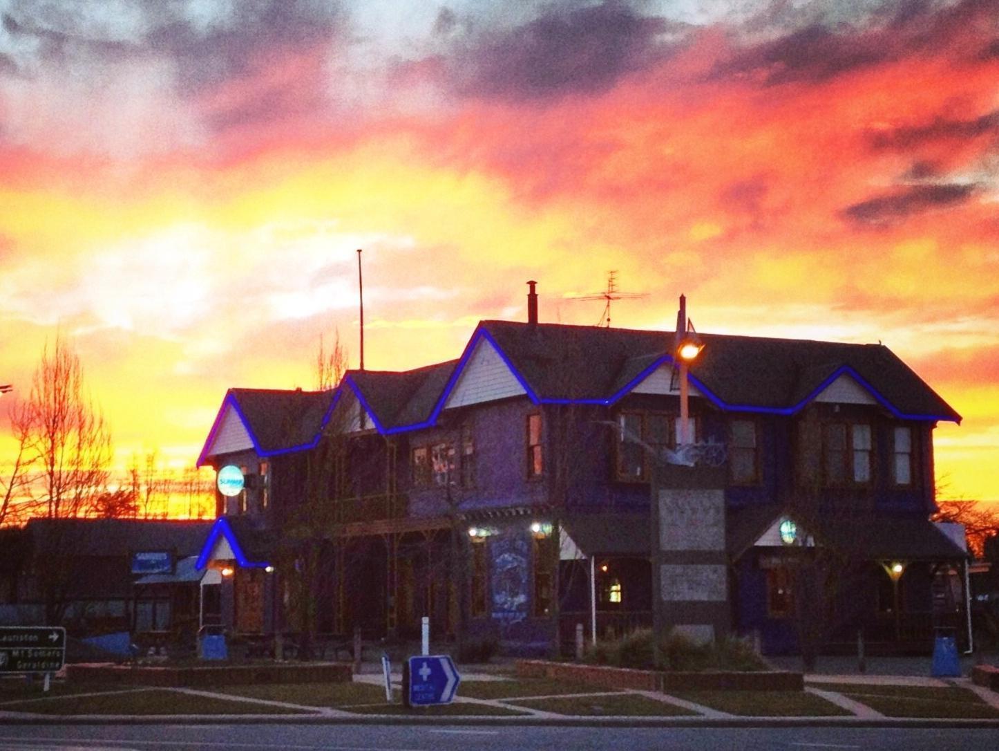 The Blue Pub Hotel Methven Exterior photo